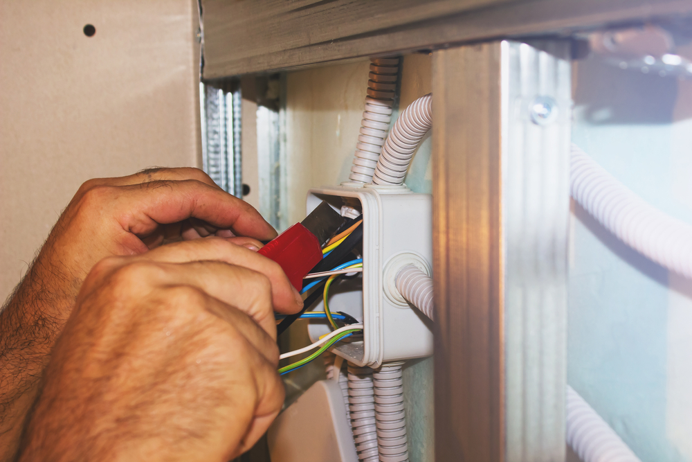 Elektryka w Domu: Innowacyjne Rozwiązania Zapewniające Ochronę, Energooszczędność i Convenience w Codziennym Życiu Domowników Współczesnych Domów.